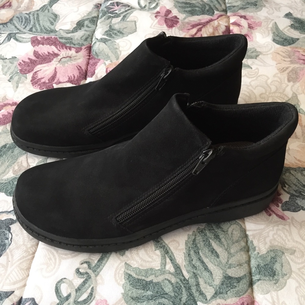NEW Easy Spirit Black Nubuck Leather Booties